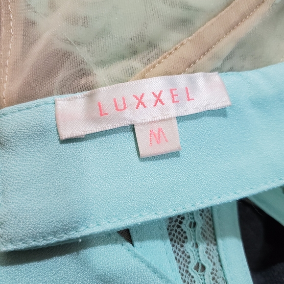 SOLD Luxxel Blue Nude Illusion Lace Cut Out Crop - Picture 4 of 4